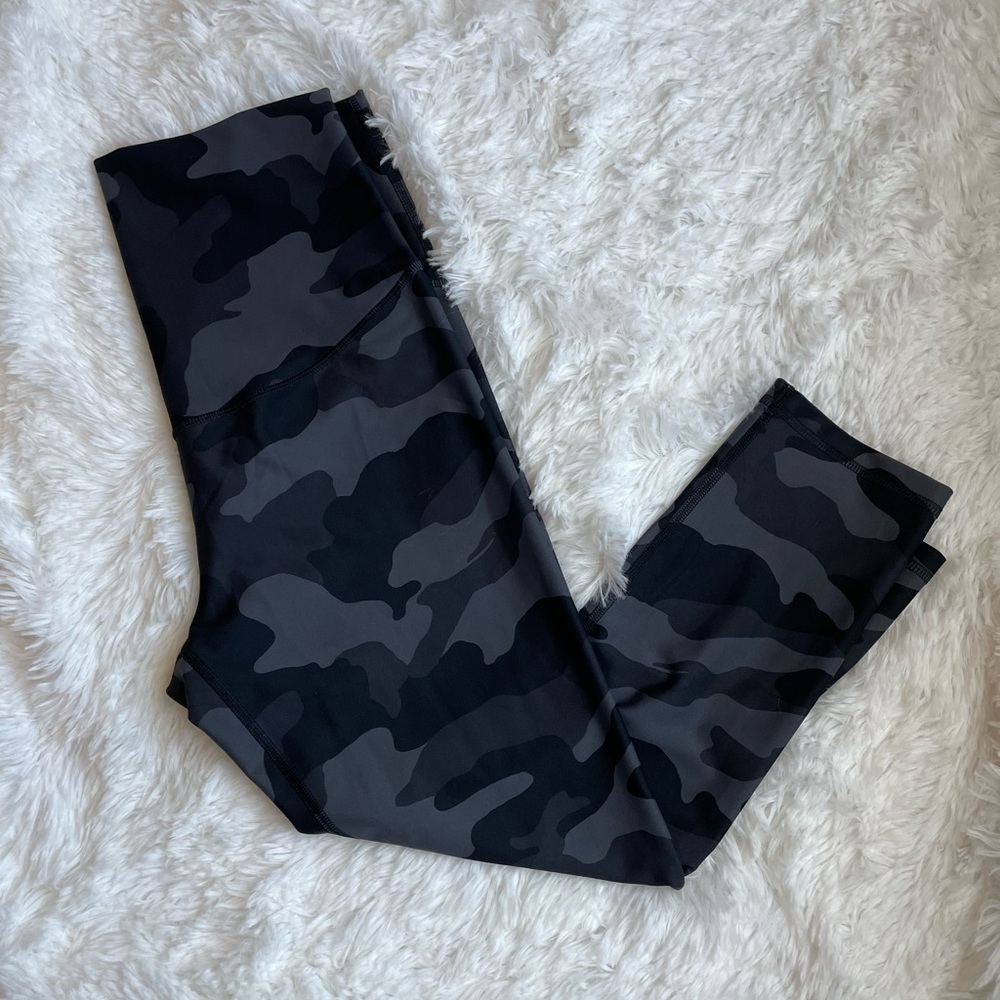 Like new Old Navy Maternity Full Panel Powersoft Crop Leggings